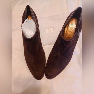 Vintage Stuart Weitzman suede bootie. Brown with leather accent. Size 9.5